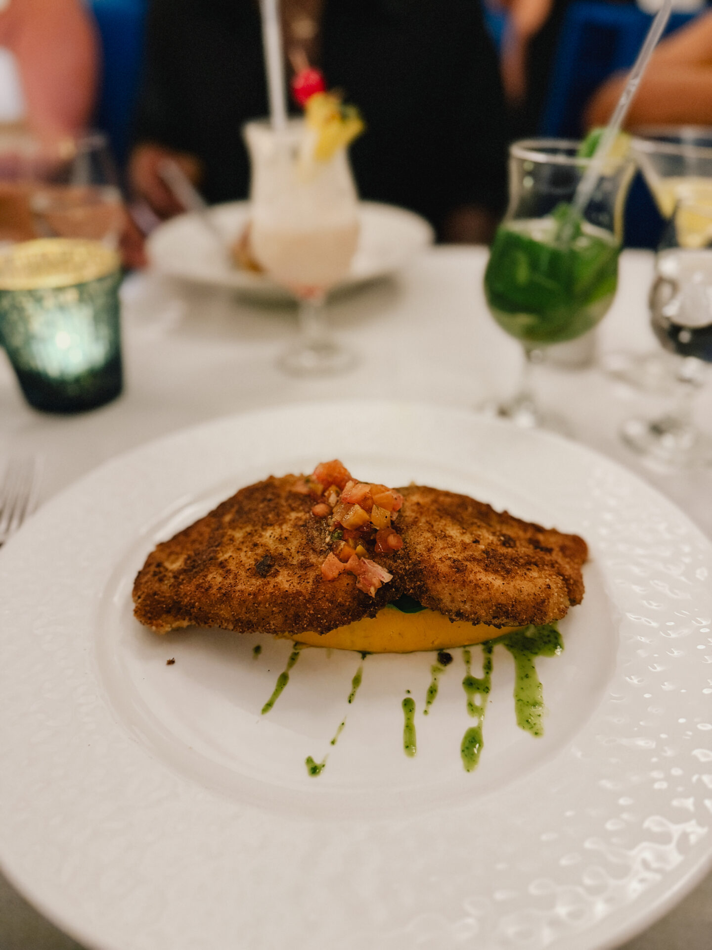 Plat de poisson au restaurant Plat de poisson au restaurant